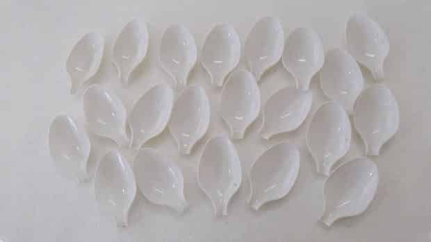 How to make Plastic Spoons Mirror Wall Decor 4