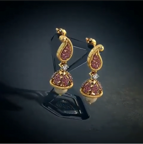 15 Beautiful Gold Jhumka Earring Designs 5