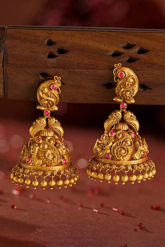 Beautiful Gold Jhumka Earring Designs 6