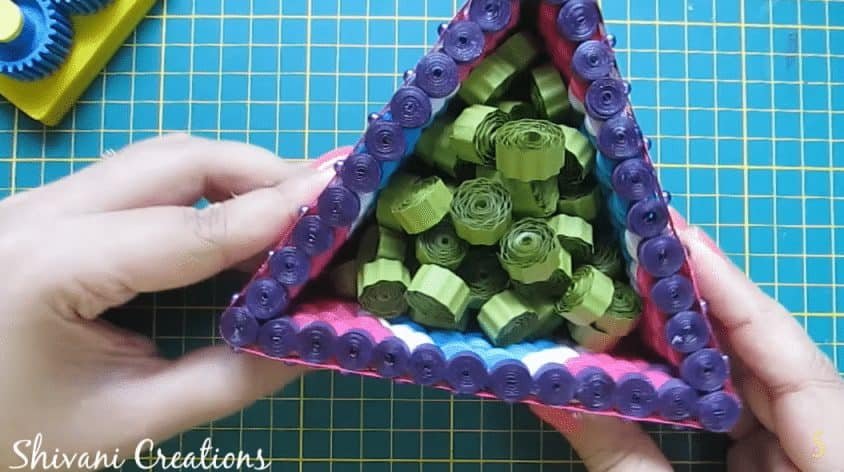 How to make Paper Swing with Quilling Doll 7