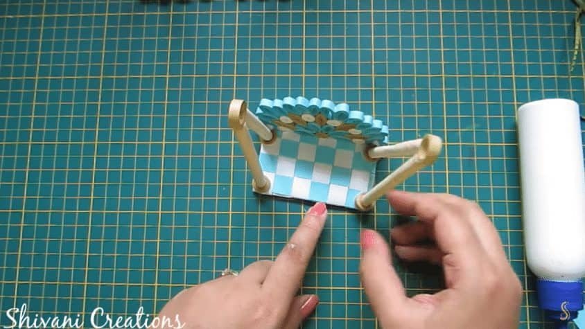 How to make Paper Swing with Quilling Doll 9