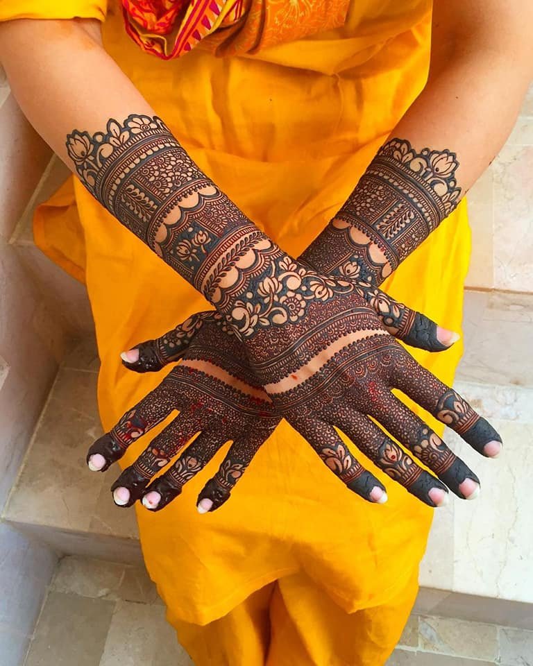 Beautiful Mehndi Designs for Hand 9