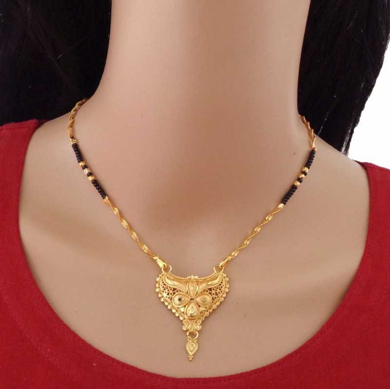 Gold Small Mangalsutra Designs 9