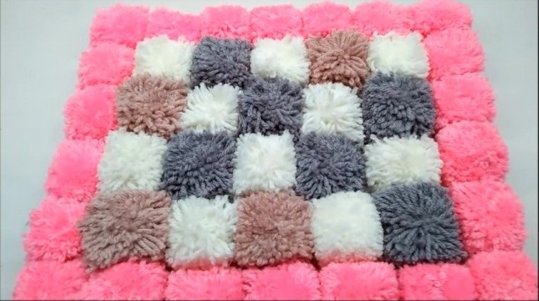 Easy Pom Pom Rug 1