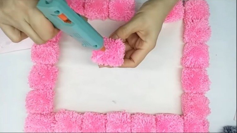 Easy Pom Pom Rug 11