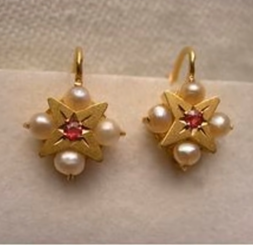 Traditional Pearl and Gold Earrings Designs 11