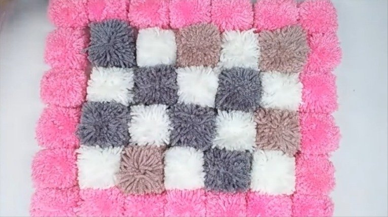 Easy Pom Pom Rug 13