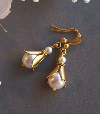 Traditional Pearl and Gold Earrings Designs 14