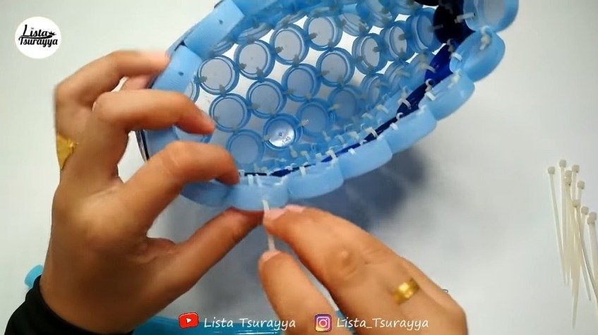 Handbag from Plastic Bottle Cap 19