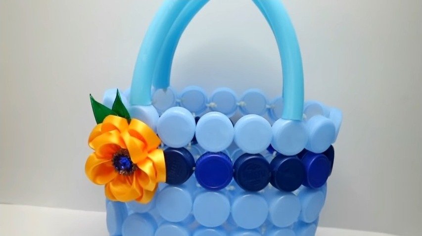 Handbag from Plastic Bottle Cap 2