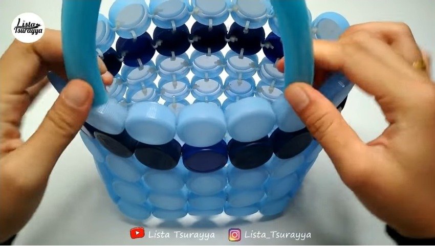 Handbag from Plastic Bottle Cap 20