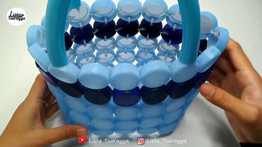 Handbag from Plastic Bottle Cap 22