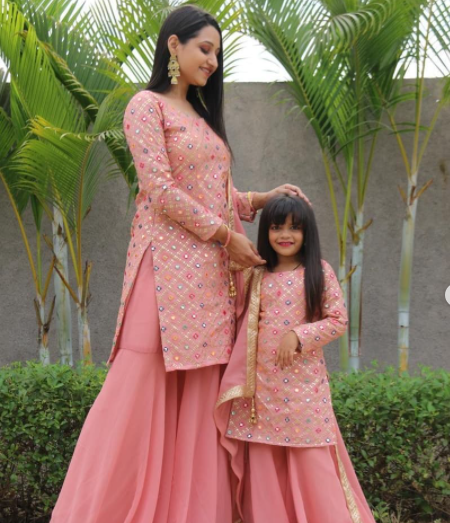 Mother-Daughter Matching Dress Ideas 10