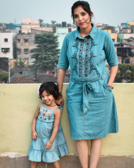 Mother-Daughter Matching Dress Ideas 16