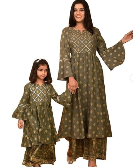 Mother-Daughter Matching Dress Ideas 3