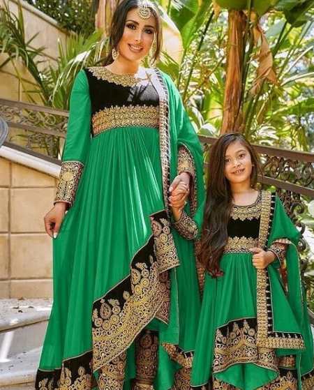 Mother-Daughter Matching Dress Ideas 6