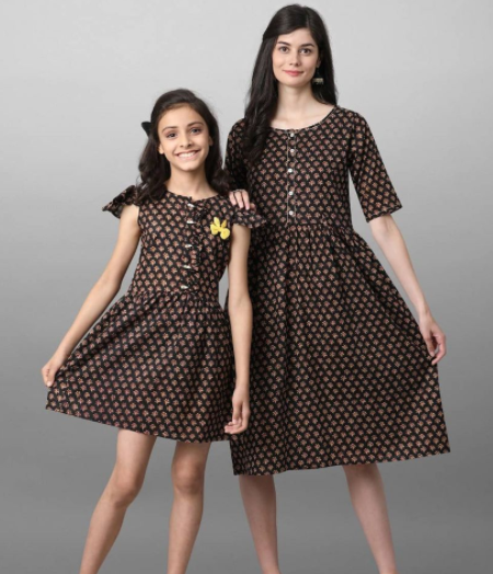 Mother-Daughter Matching Dress Ideas 9