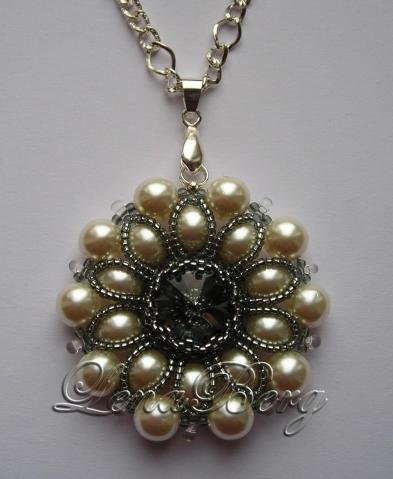 Pendant with Pearls 1