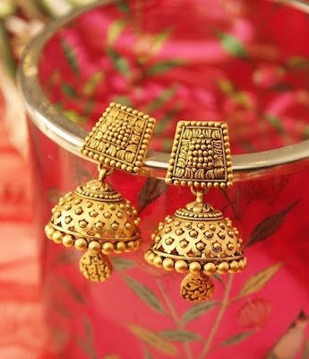 Gold Jhumka Earring Designs 19