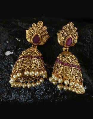 Gold Jhumka Earring Designs 6