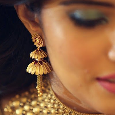 Gold Jhumka Earring Designs 9