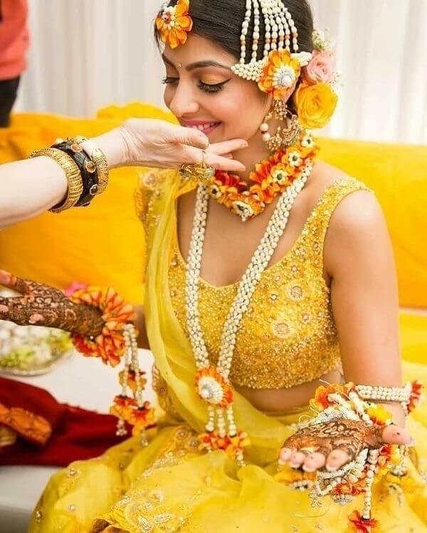 Haldi Ceremony Photoshoot Ideas 14