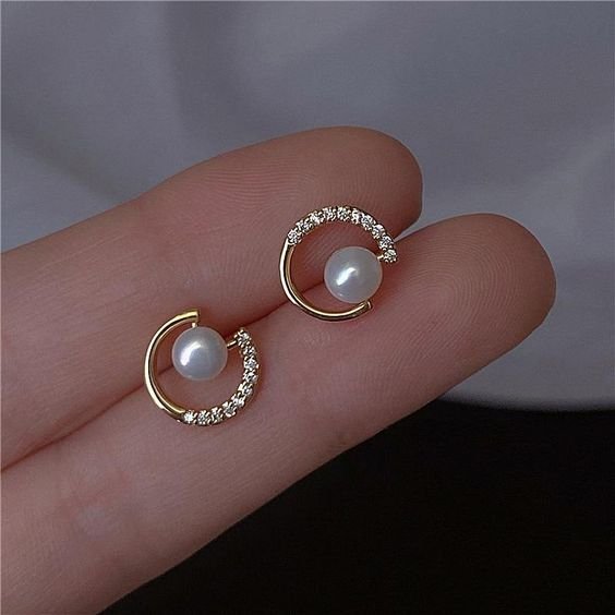 pearl simple earrings 1