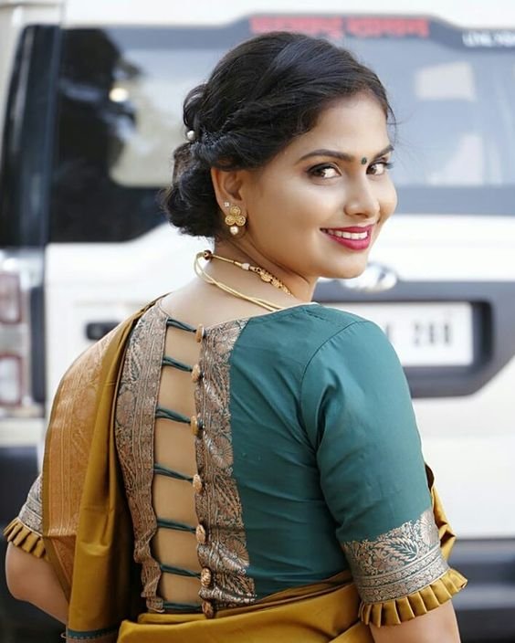 trendy saree blouse design 3