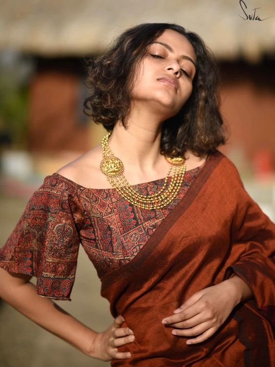 trendy saree blouse design 5