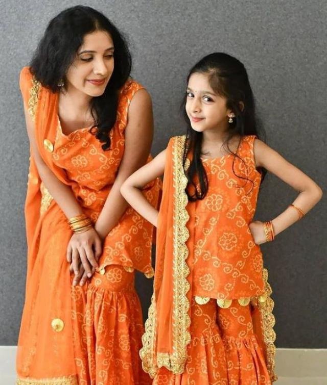 Mother daughter twinning dress 8