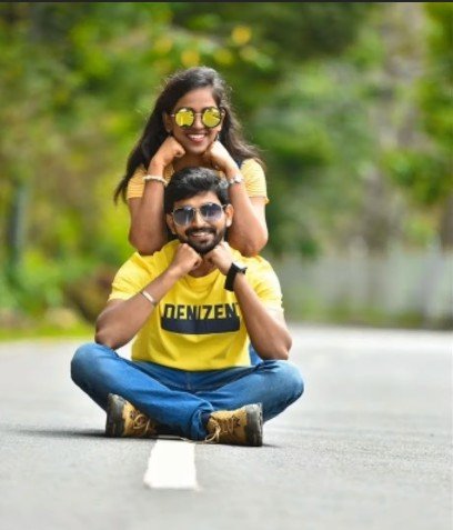 couple photoshoot poses 12