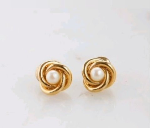 pearl earrings 28