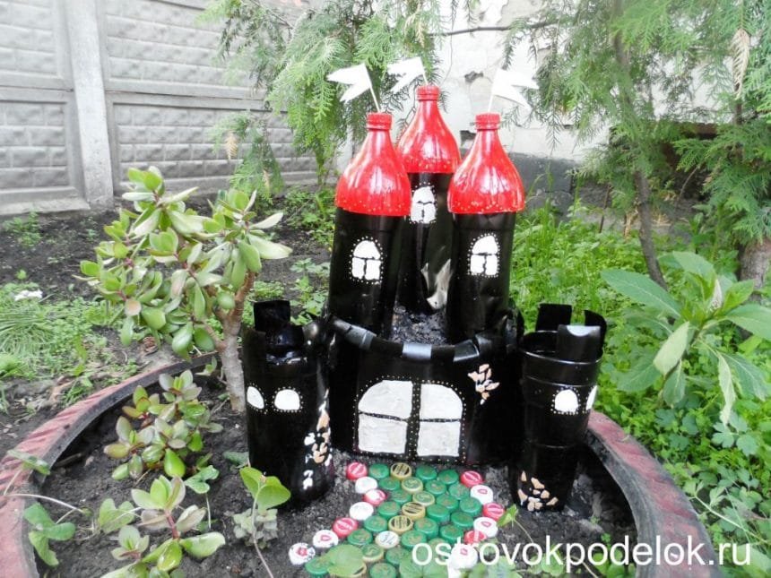 castle from plastic bottles 1