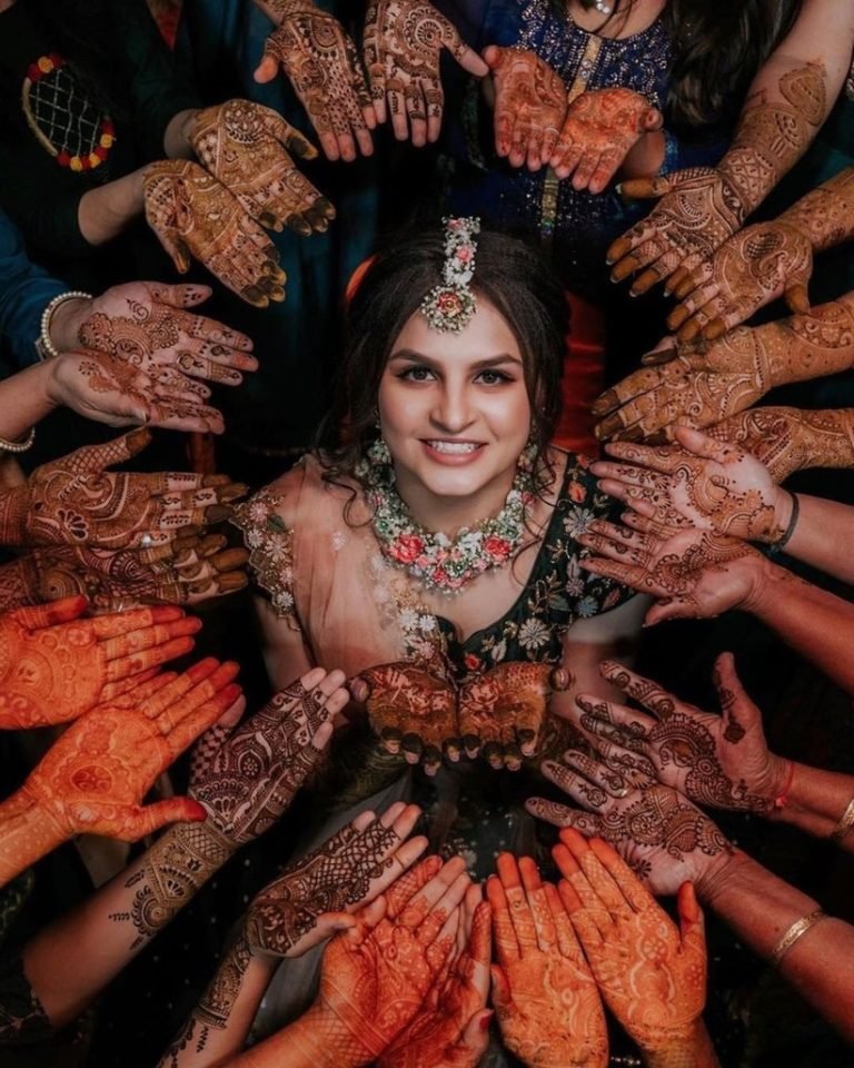 mehndi poses for bride 1