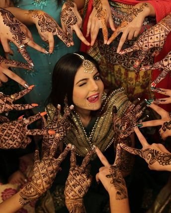 mehndi poses for bride 10