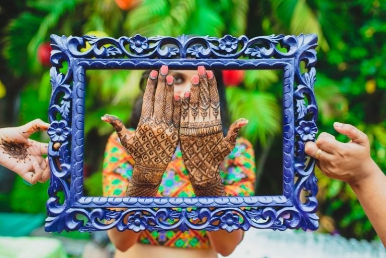 mehndi poses for bride 2