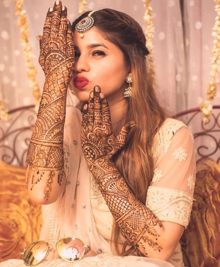 mehndi poses for bride 5