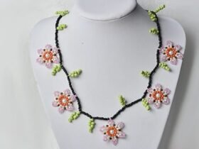 beads necklace a1