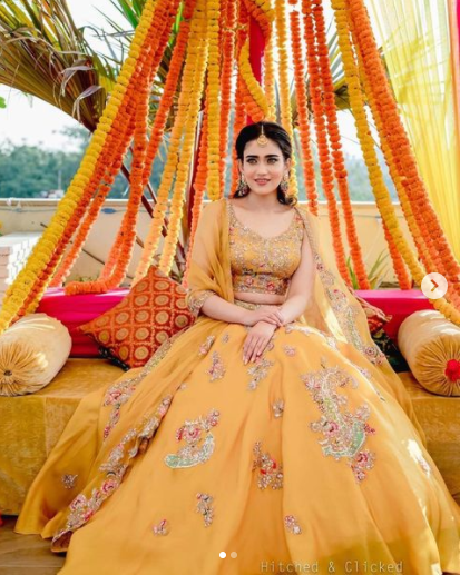 bridal outfit ideas for haldi ceremony 10