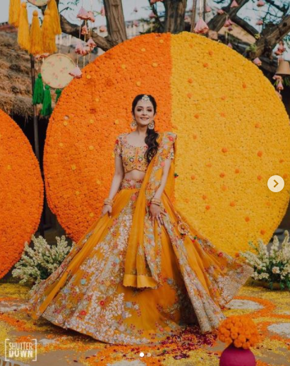 bridal outfit ideas for haldi ceremony 9