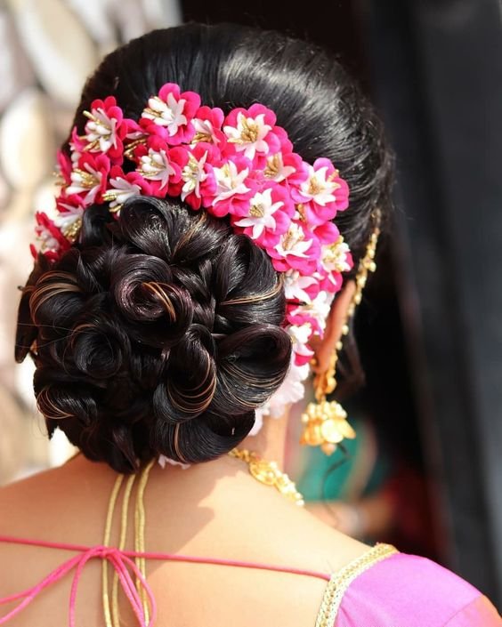 hair bun with floral gajra 10