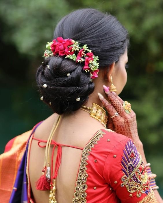 hair bun with floral gajra 9