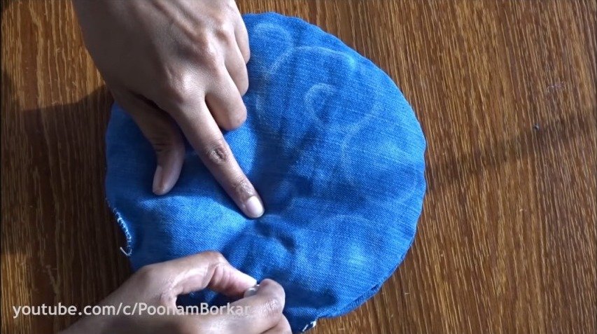 How to Make Flower Shaped Mat from Old Clothes 12