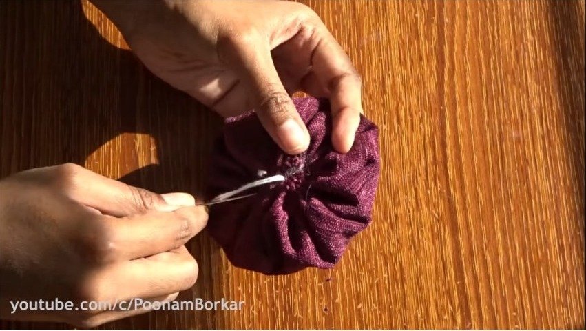 How to Make Flower Shaped Mat from Old Clothes 5