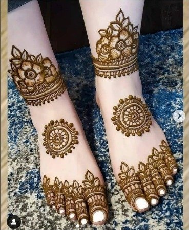 legs mehndi design 1