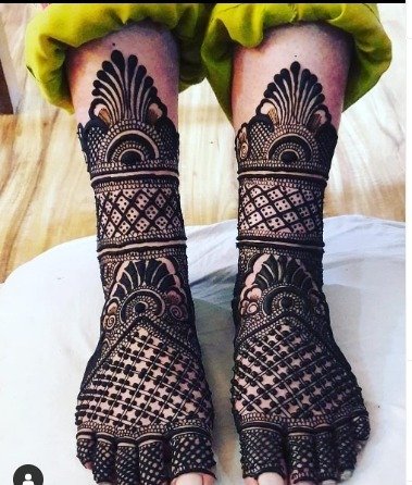 legs mehndi design 11