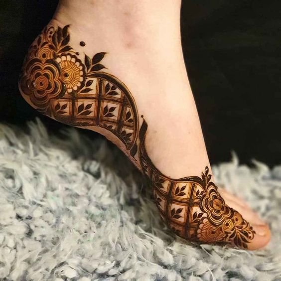 leg mehndi designs 10