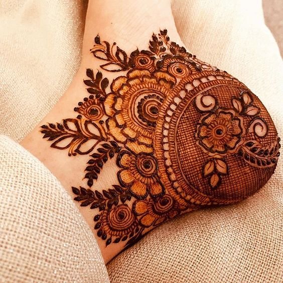 leg mehndi designs 12