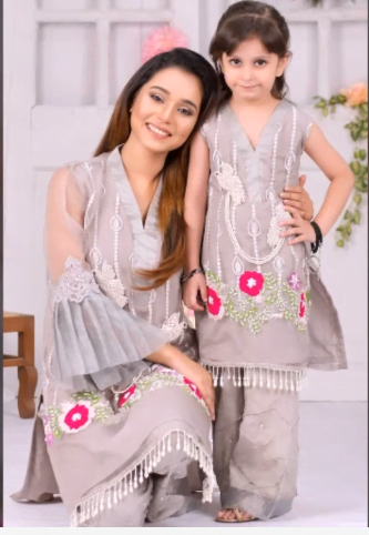 twinning mom daughter dress designs 6